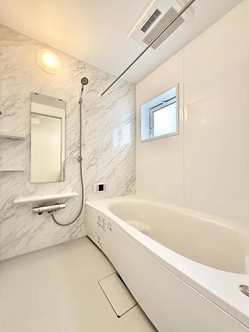 八王子市富士見町の新築戸建て1号棟のバスルームの写真