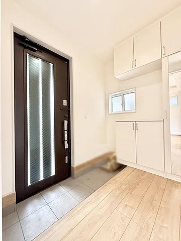 八王子市富士見町の新築戸建て2号棟の玄関の写真