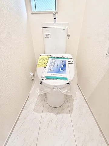 八王子市富士見町の新築戸建て2号棟のトイレの写真