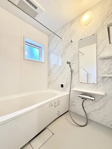 八王子市富士見町の新築戸建て3号棟のバスルームの写真