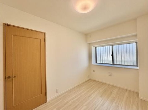 八王子市八幡町の中古マンションの洋室1の写真