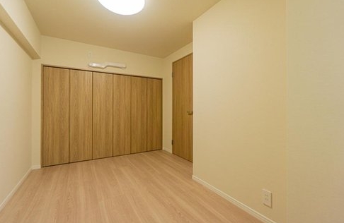 八王子市初沢町の中古マンションの洋室1の写真