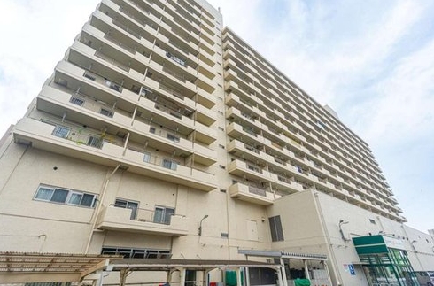 八王子市初沢町の中古マンションの外観の写真