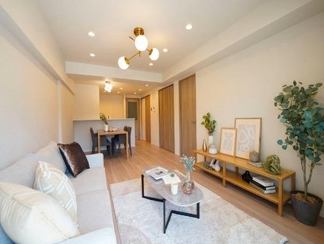 八王子市初沢町の中古マンションのリビングの写真