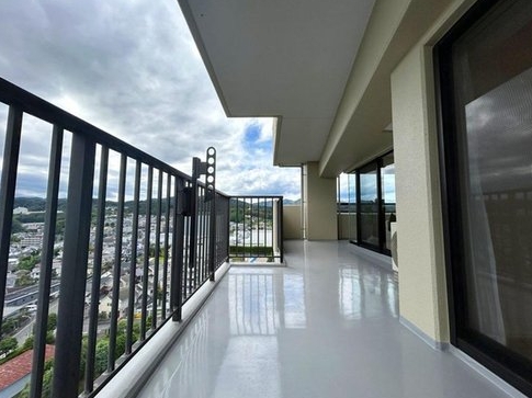八王子市狭間町の中古マンションのバルコニーの写真