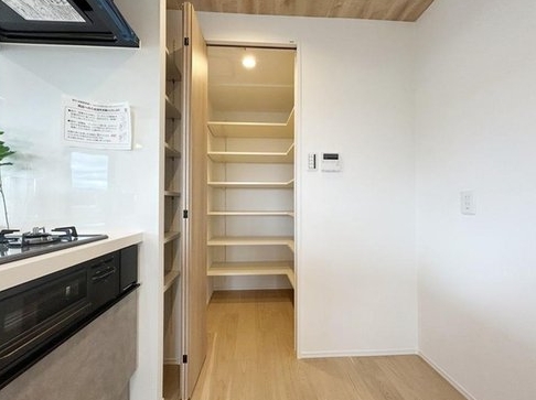 八王子市狭間町の中古マンションのパントリーの写真