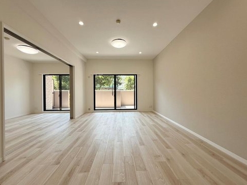 八王子市狭間町の中古マンションのリビングの写真