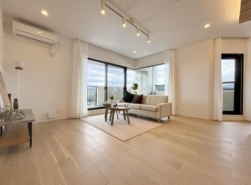 八王子市狭間町の中古マンションのリビングの写真