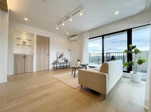 八王子市狭間町の中古マンションのリビングの写真