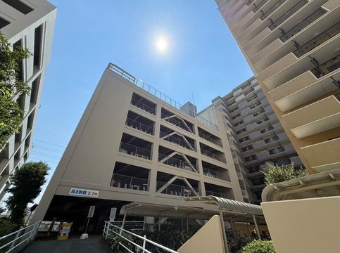 八王子市狭間町の中古マンションの駐車場の写真