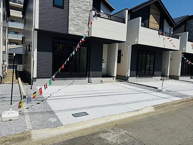 八王子市東浅川町の新築戸建て2号棟の駐車場の写真
