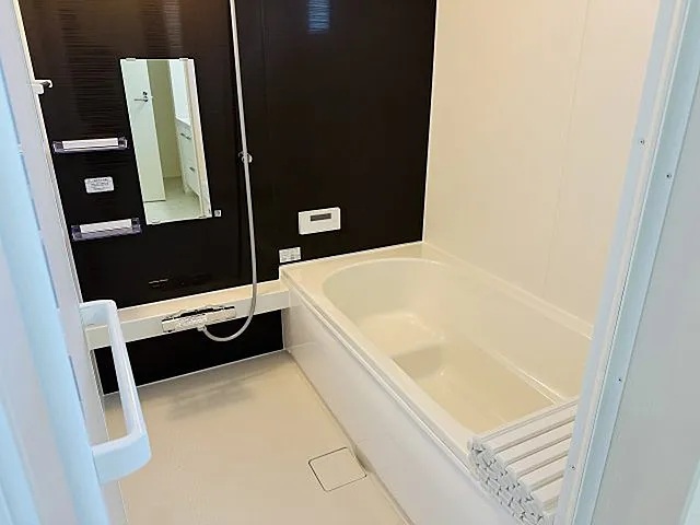 八王子市東浅川町の新築戸建て4号棟のバスルームの写真
