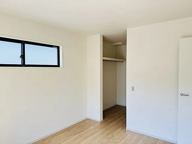八王子市東浅川町の新築戸建て4号棟のウォークインクローゼットの写真