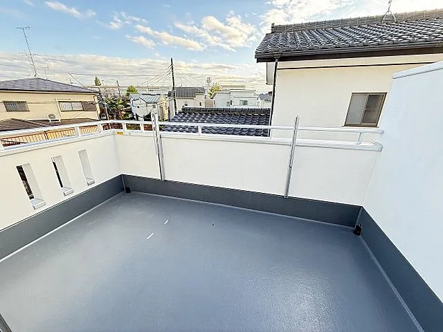 八王子市泉町の新築戸建て1号棟のバルコニーの写真