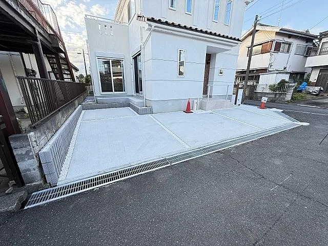 八王子市泉町の新築戸建て1号棟の駐車場の写真