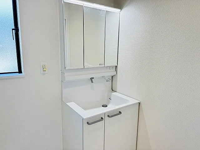 八王子市上壱分方町の新築戸建てF号棟の洗面化粧台の写真