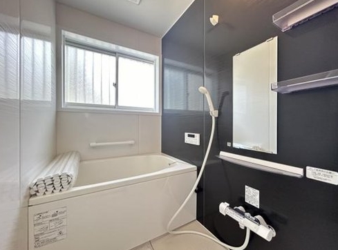 八王子市加住町2丁目の中古戸建てのバスルームの写真