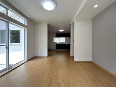 八王子市加住町2丁目の中古戸建てのリビングの写真