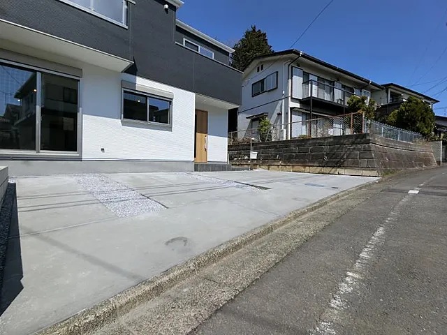 八王子市片倉町の新築戸建ての駐車場の写真