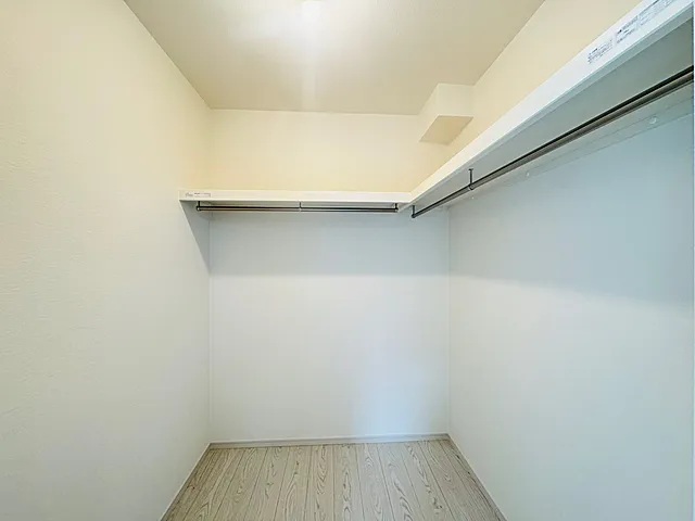 八王子市片倉町の新築戸建てのウォークインクローゼットの写真