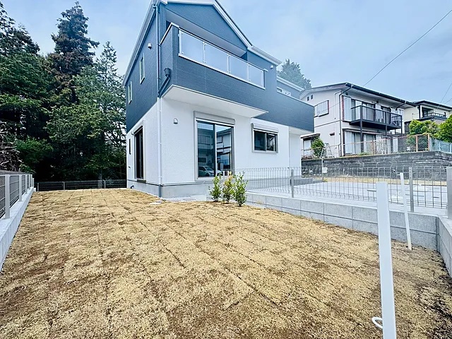 八王子市片倉町の新築戸建ての庭の写真