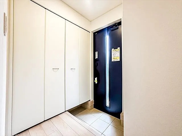 八王子市川口町の新築戸建て2号棟の玄関の写真