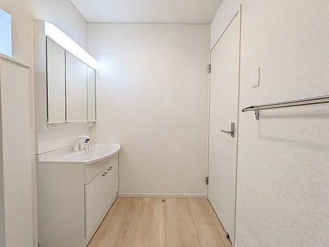 八王子市川口町の新築戸建て2号棟の洗面化粧台の写真