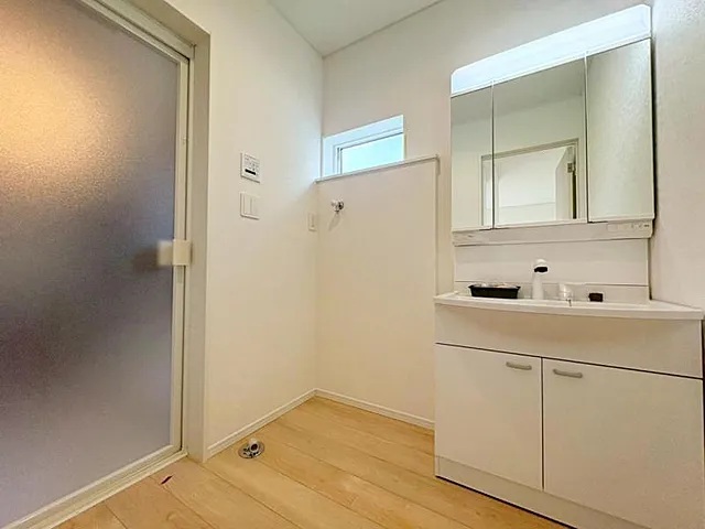 八王子市川口町の新築戸建ての洗面化粧台の写真