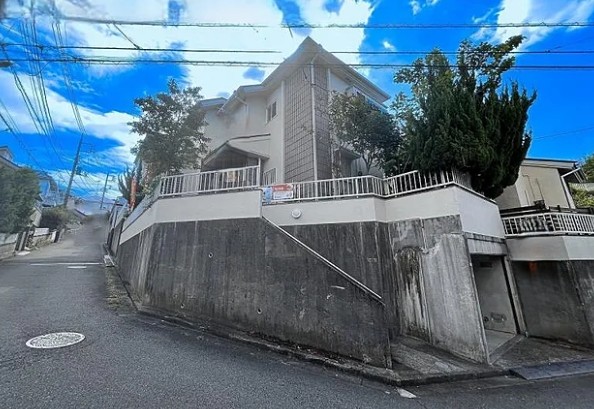 八王子市絹ケ丘１丁目の中古戸建ての外観の写真