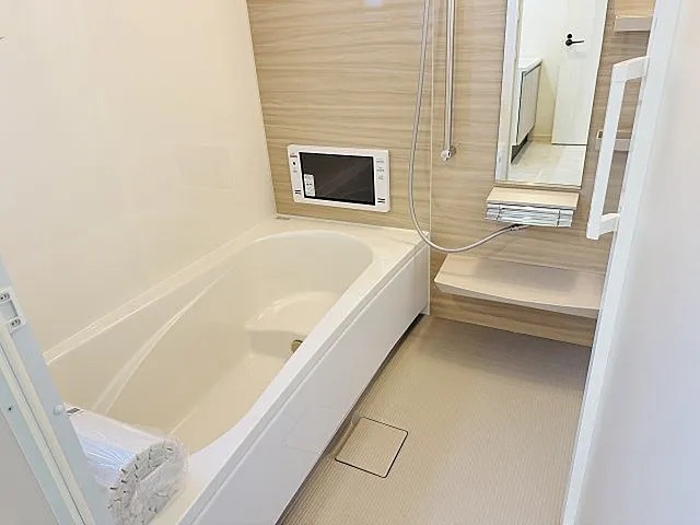 八王子市絹ヶ丘2丁目の新築戸建てのバスルームの写真