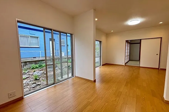 八王子市北野台1丁目の中古戸建てのリビングの写真