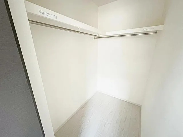 八王子市北野台2丁目の新築戸建てのウォークインクローゼットの写真