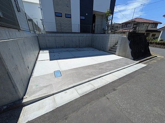 八王子市北野台4丁目の新築戸建て1号棟の駐車場の写真