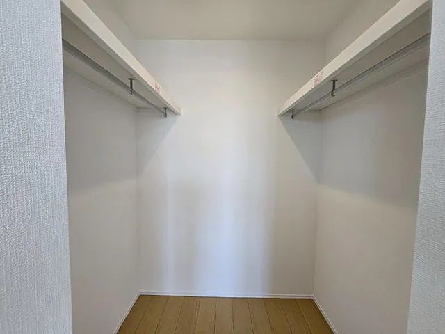 八王子市北野台4丁目の新築戸建て1号棟のウォークインクローゼットの写真