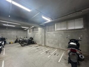 八王子市北野台5丁目の中古マンションの駐車場の写真