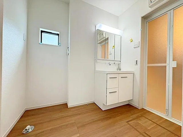 八王子市清川町の新築戸建て1号棟の洗面化粧台の写真