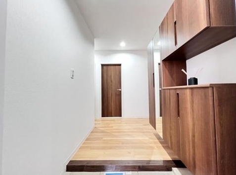 八王子市久保山町の中古マンションの廊下の写真