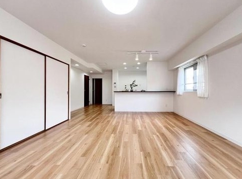 八王子市久保山町の中古マンションのリビングの写真