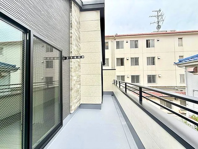 八王子市椚田町の新築戸建て1号棟のバルコニーの写真