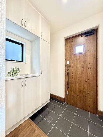 八王子市丸山町の新築戸建て2号棟の玄関の写真