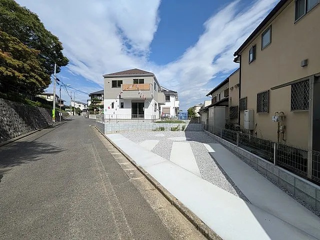 八王子市めじろ台1丁目の新築戸建ての駐車場の写真