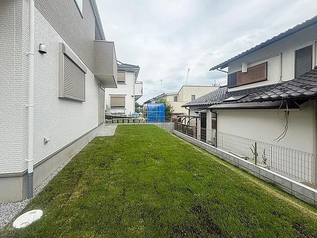 八王子市めじろ台1丁目の新築戸建ての庭の写真