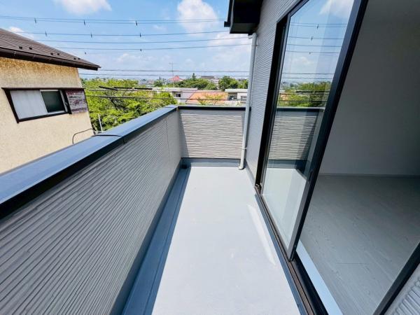 八王子市緑町の新築戸建てのバルコニーの写真