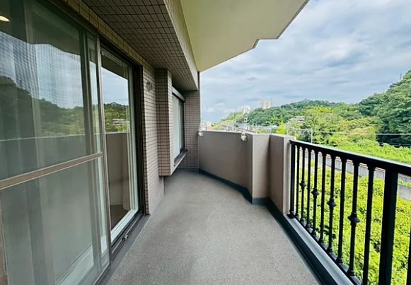 八王子市南大沢1丁目の中古マンションのバルコニーの写真
