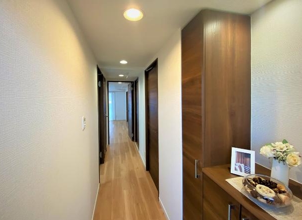 八王子市南大沢1丁目の中古マンションの廊下の写真