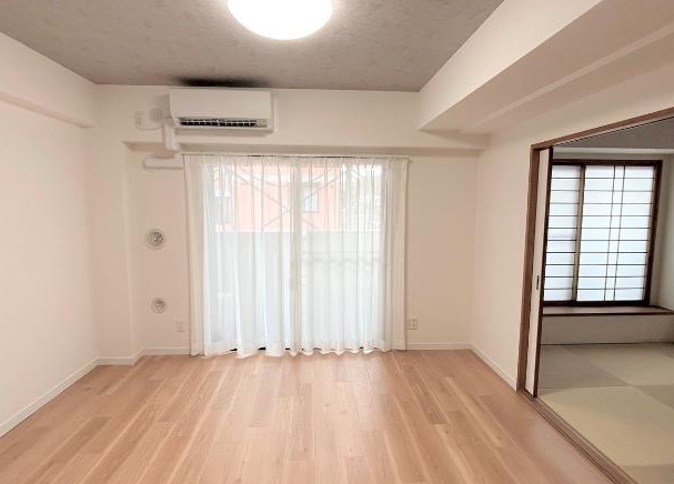 八王子市南大沢1丁目の中古マンションのリビングの写真