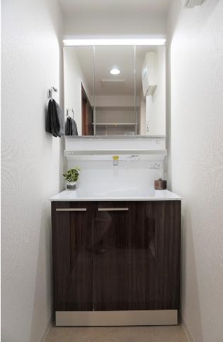 八王子市南大沢1丁目の中古マンションの洗面化粧台の写真