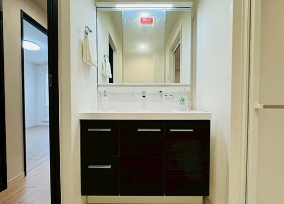 八王子市南大沢1丁目の中古マンションの洗面化粧台の写真