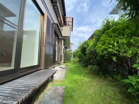 八王子市南大沢4丁目の中古戸建ての庭の写真