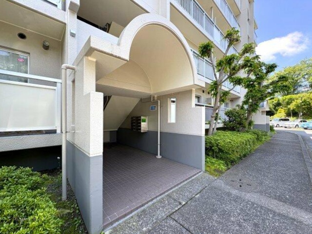 八王子市南大沢3丁目の中古マンション5階のエントランスの写真